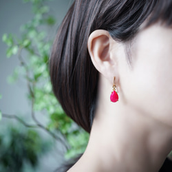 フーシャピンクカルセドニーピアス・サージカルステンレス　～フクシアの花 3枚目の画像