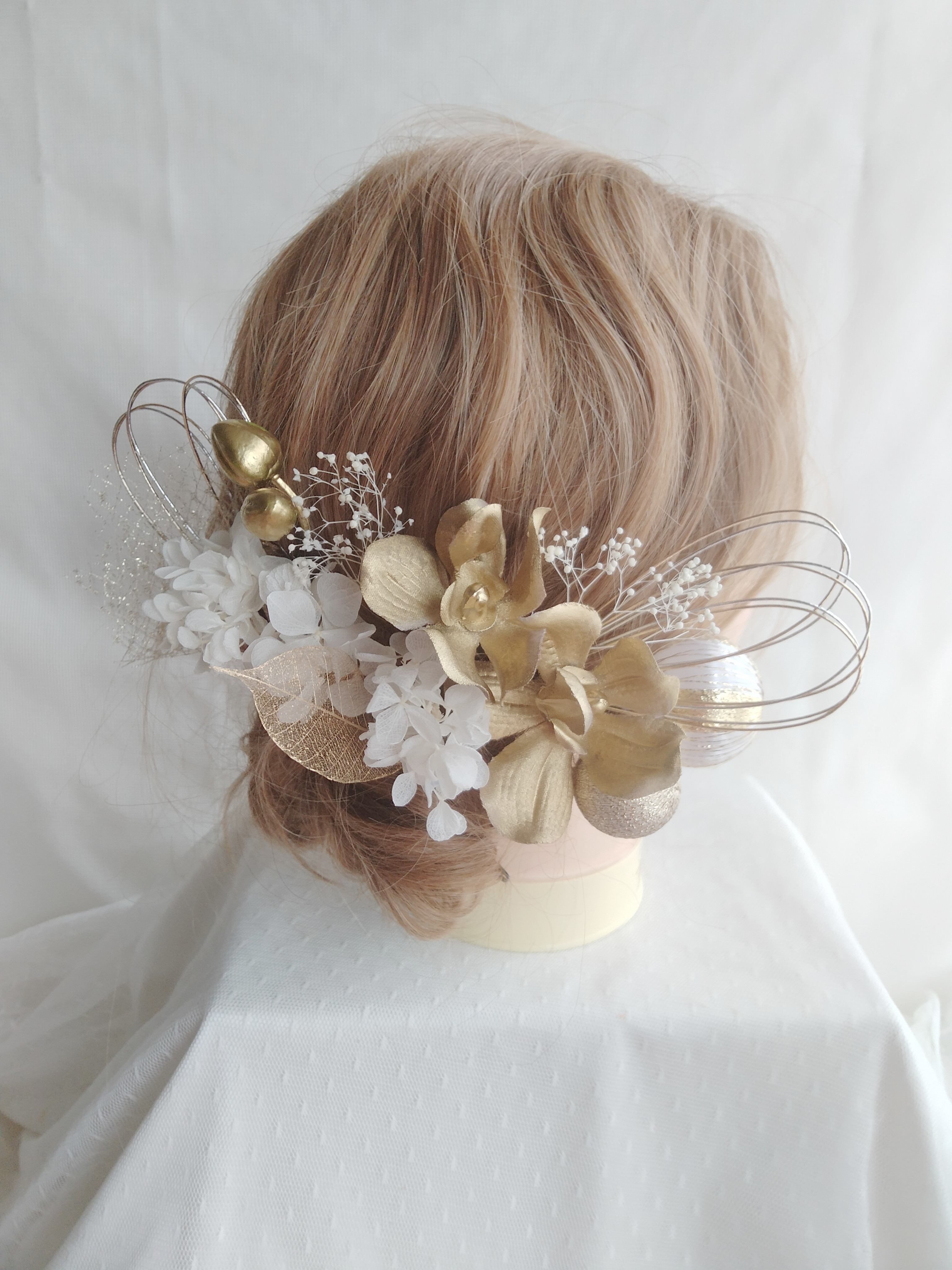 F1  金の洋蘭の結婚式髪飾り　成人式髪飾り 　成人式へア　卒業式   卒業式ヘア