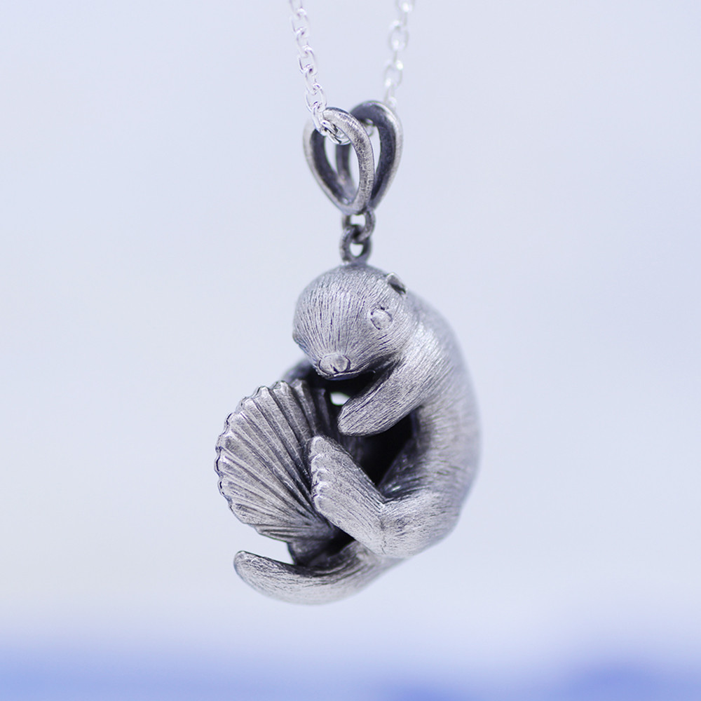 ゆらゆらラッコのシルバーペンダント