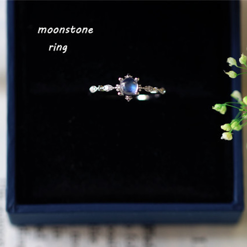 ロンドンブルートパーズorムーンストーンのリング ピンキーリング 重ね