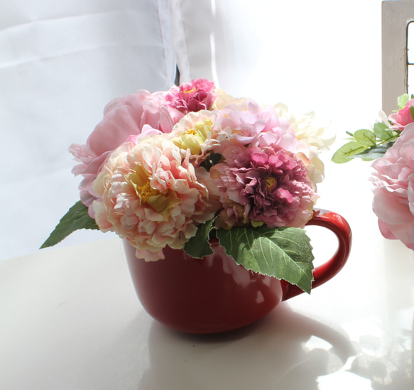 【枯れない花】マグカップの溢れるお花Ⅱダリア　（アーテフィシャルフラワー） 1枚目の画像