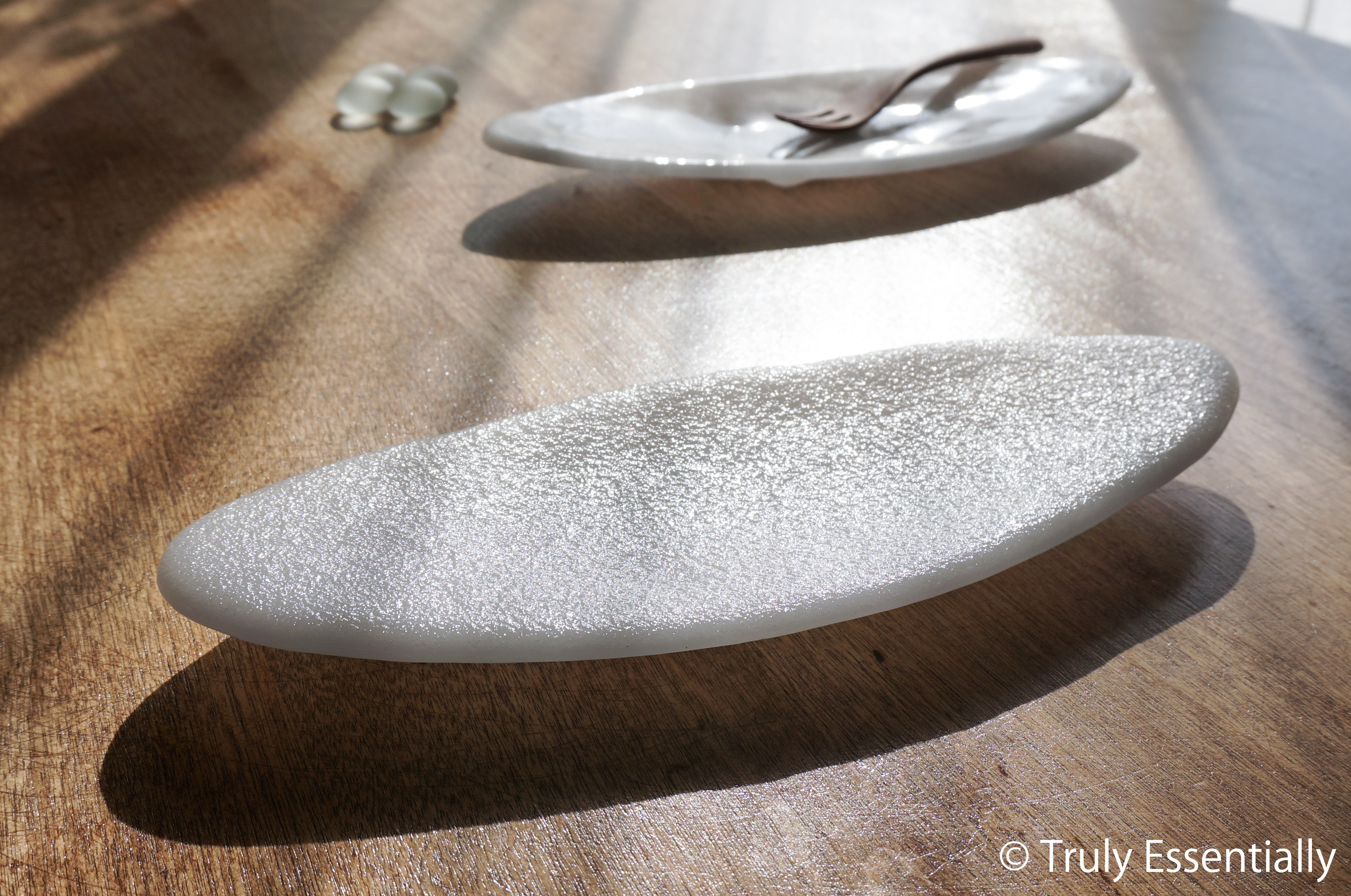 白色ガラスの器 -「 KAZEの肌 」● 26 x 11(cm)・絹目調