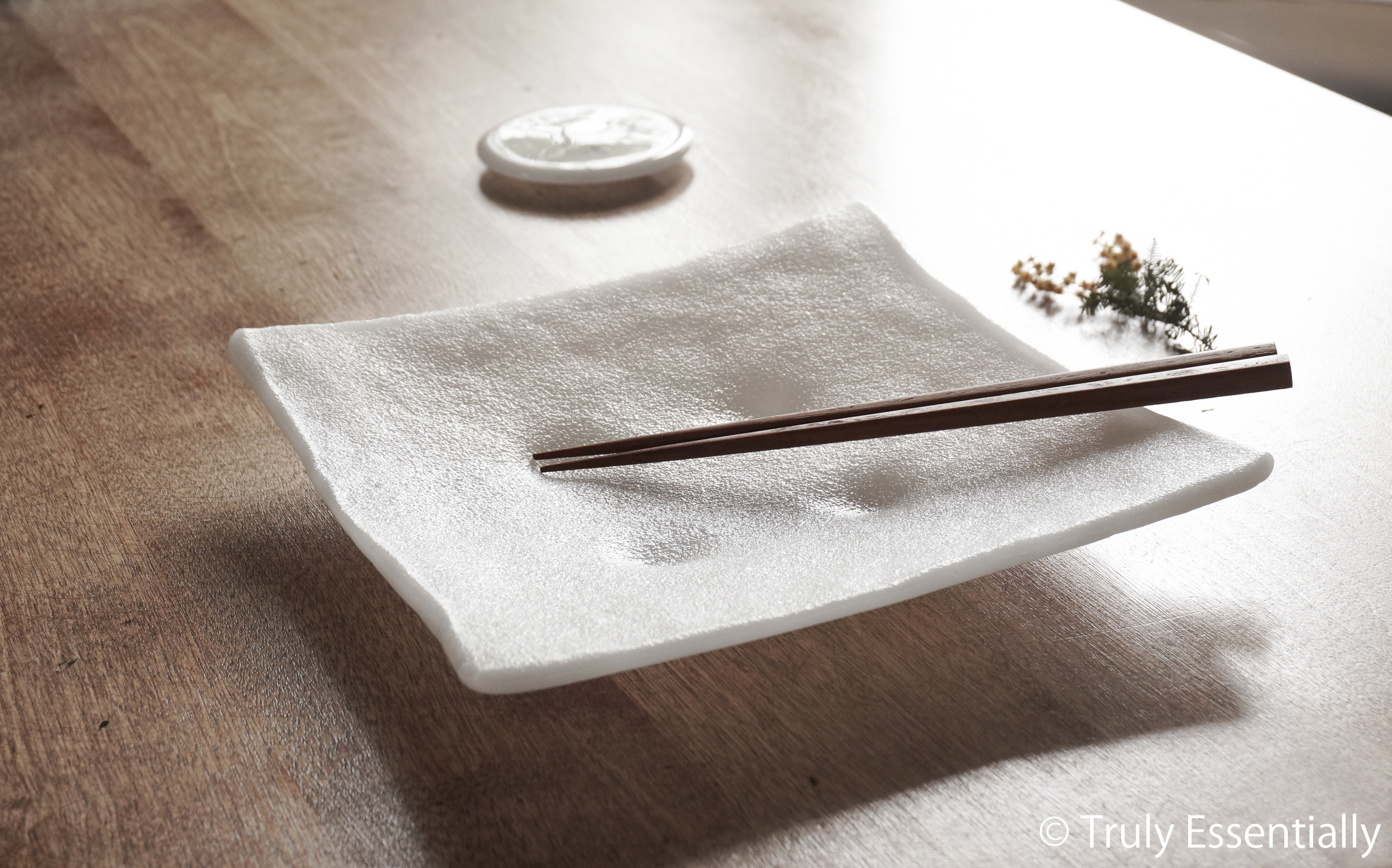 白色ガラスの大皿 -「 KAZEの肌 」● 23cm ・絹目調