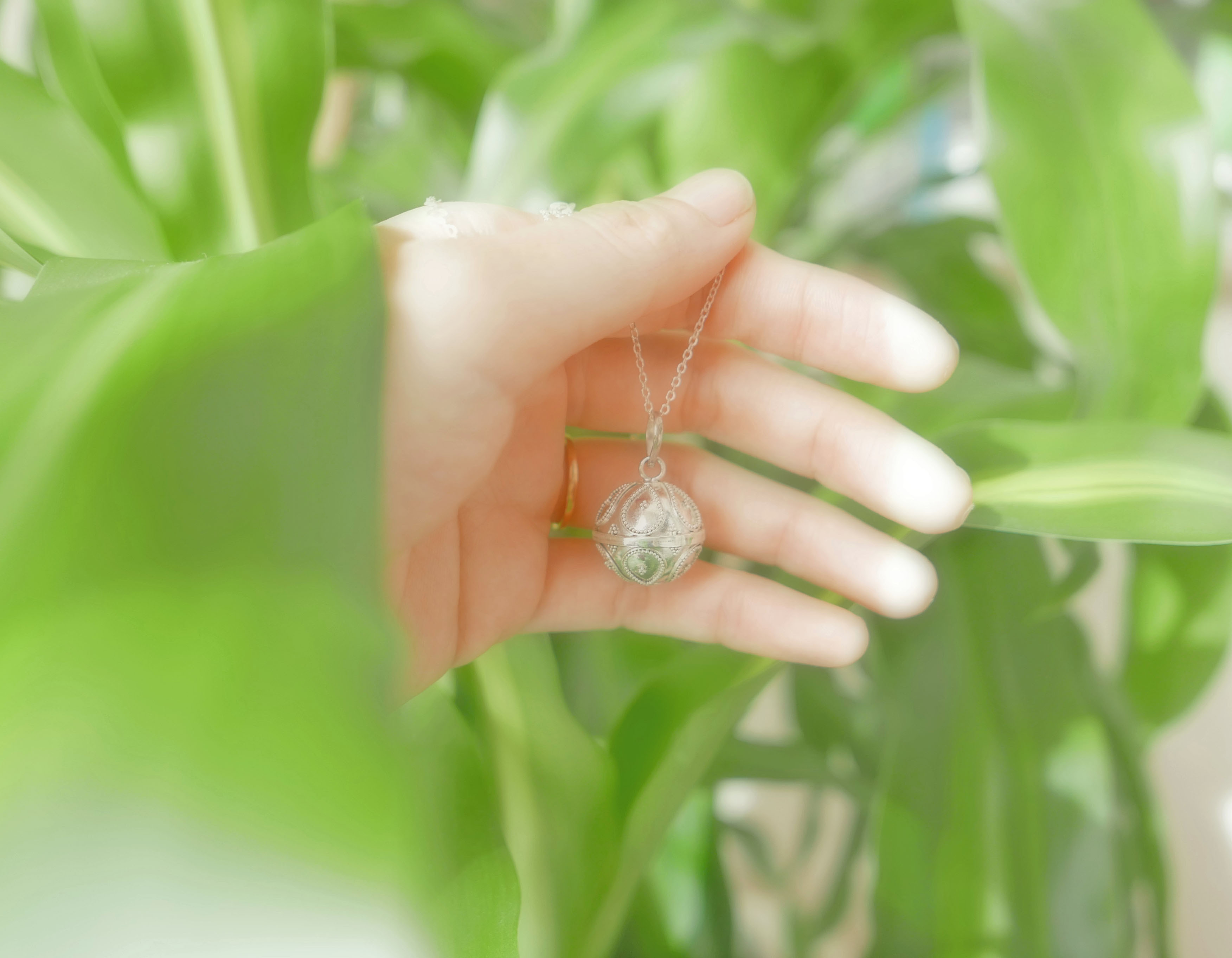 ・✼プラチナ加工✼・波模様のガムランボール/18mm༺揺らすとシャラン♪癒しの音色が響く♪•*•ヒーリングネックレス༻