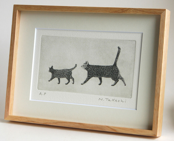 お散歩・二匹の猫/ 銅版画 (額あり） 2枚目の画像