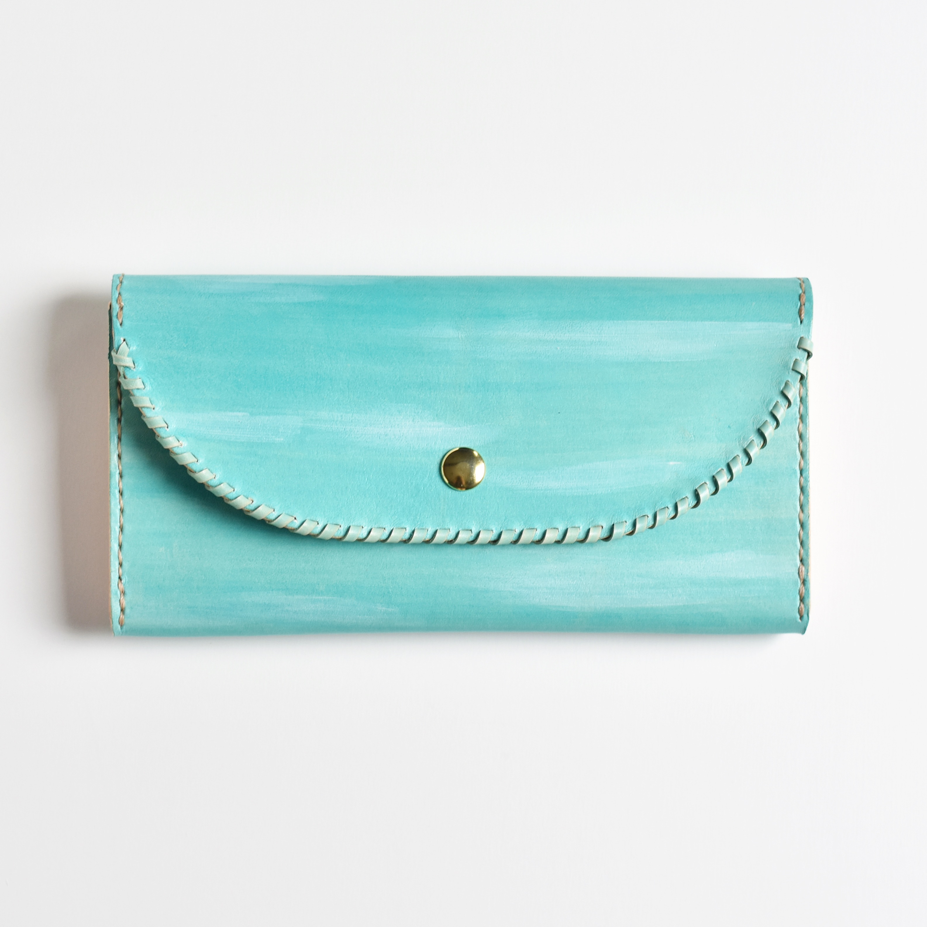 手染めの革財布「空色（三つ折り長財布）」