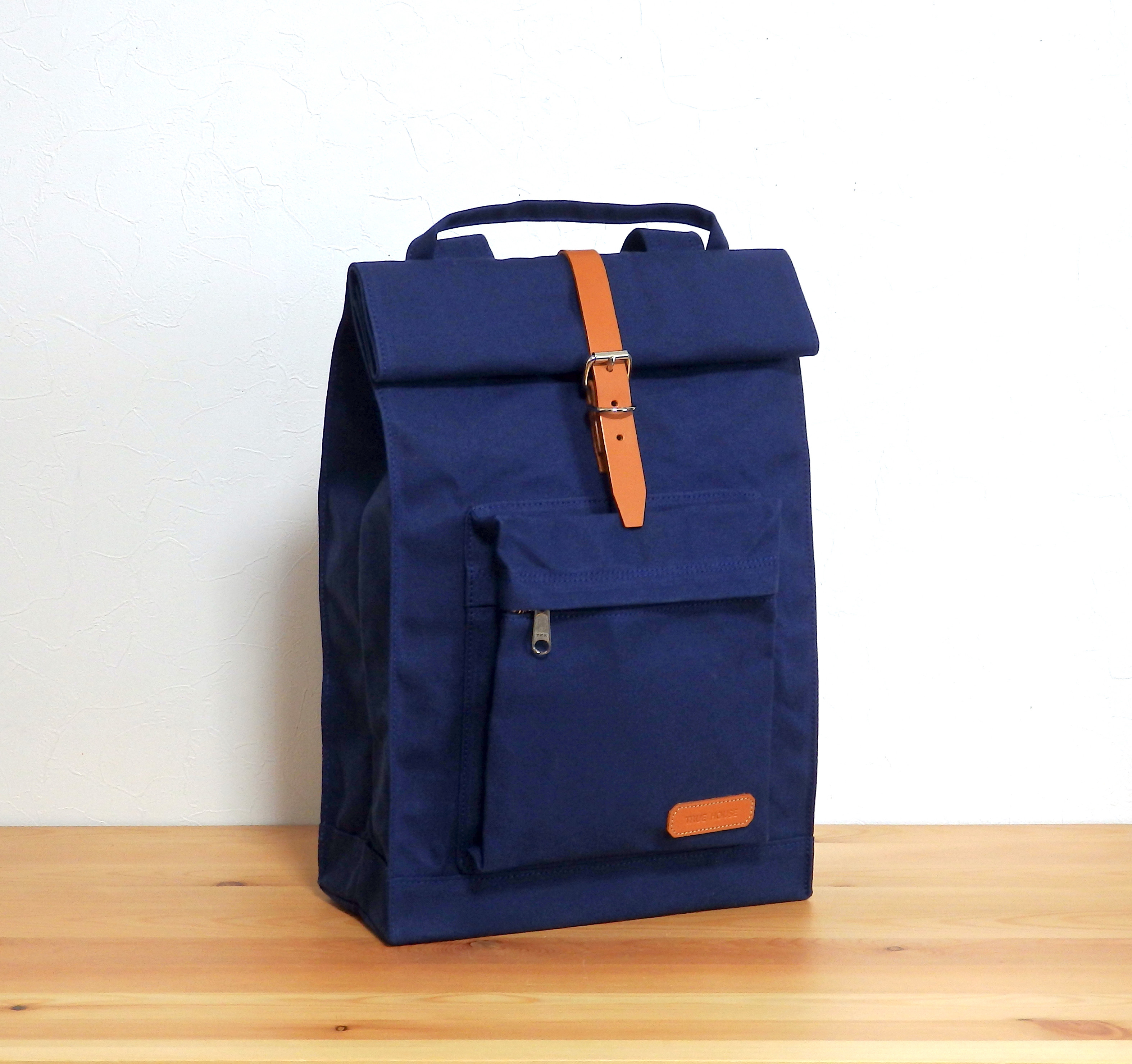 【受注制作】Mサイズ パラフィン加工 10号帆布のリュックサック ネイビー