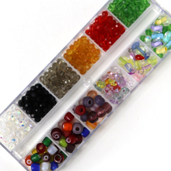 ガラスビーズアソート 丸カット6色＋個性あるビーズ たっぷりケース入り  アクセサリー材料 ビーズアソート ビーズセット 3枚目の画像