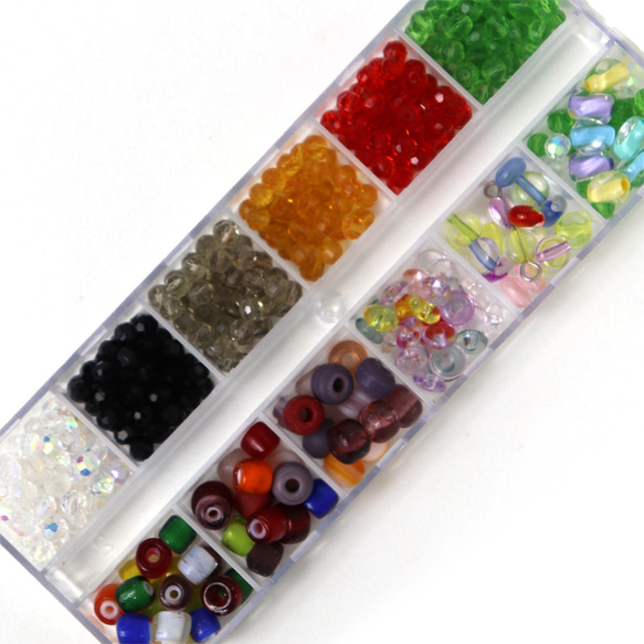 ガラスビーズアソート 丸カット6色＋個性あるビーズ たっぷりケース入り  アクセサリー材料 ビーズアソート ビーズセット 3枚目の画像