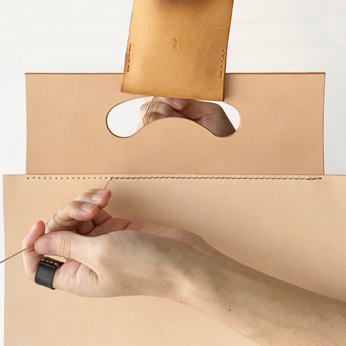 ヌメ革丨クラッチバッグ【conicori/こにこり】荷物が増えると機嫌を