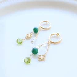 [再次上架] Yotsuba和積極的綠色耳環/橄欖石，綠東陵，水晶/（耳環改變） 第2張的照片