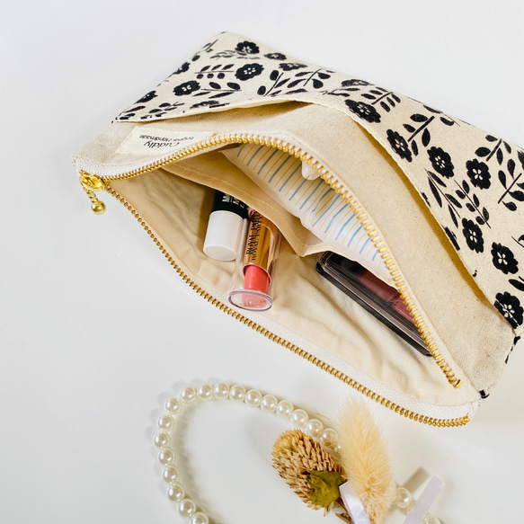 ＊綿麻＊花柄＊フラットポーチ＊通帳入れ＊お薬手帳入れ＊20センチファスナー 6枚目の画像