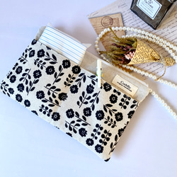 ＊綿麻＊花柄＊フラットポーチ＊通帳入れ＊お薬手帳入れ＊20センチファスナー 4枚目の画像