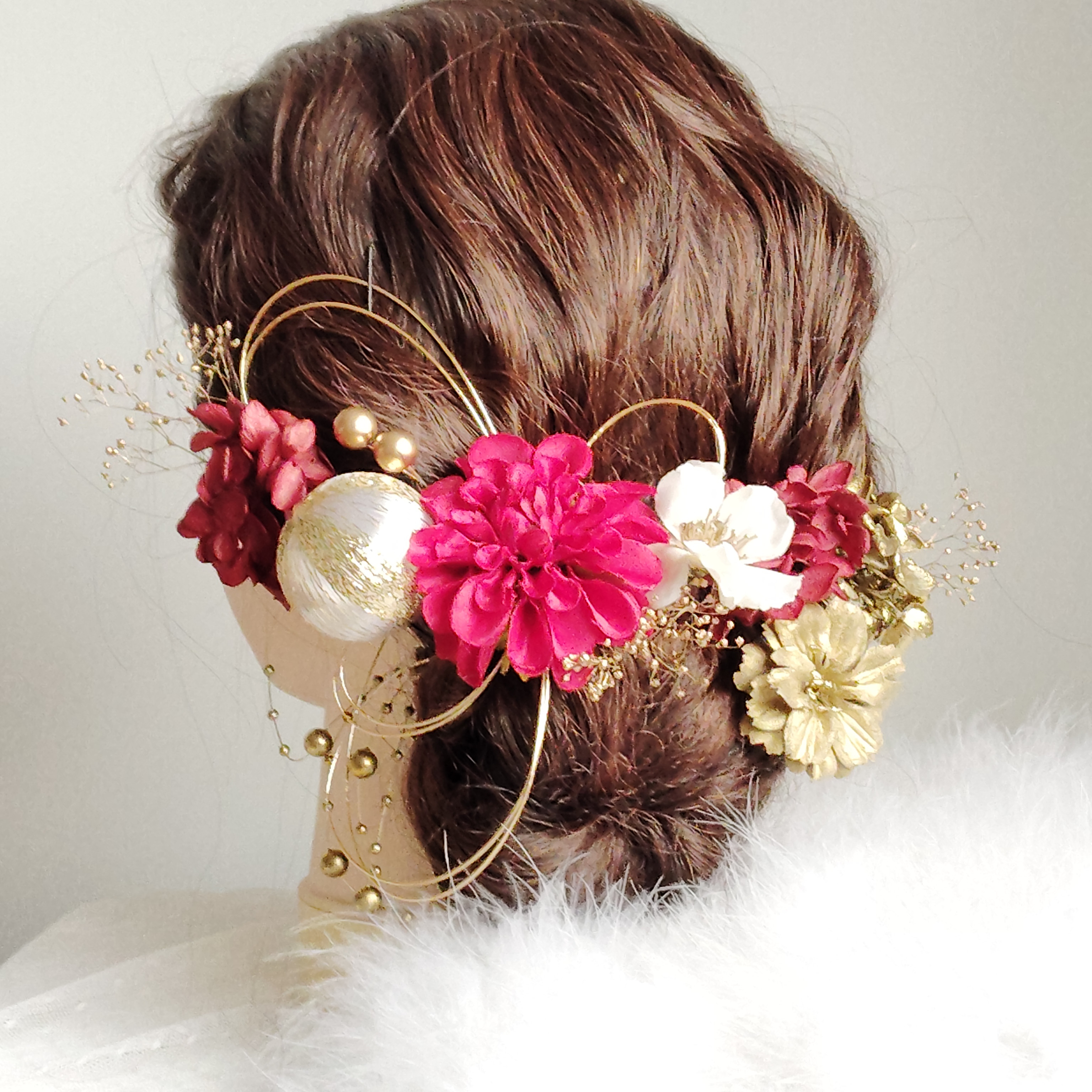 金耀＿＿金と白と赤の髪飾り　白無垢　成人式　卒業式　結婚式　和装へア　着物　振袖　袴　水引　鞠玉　和玉　枝垂れパール