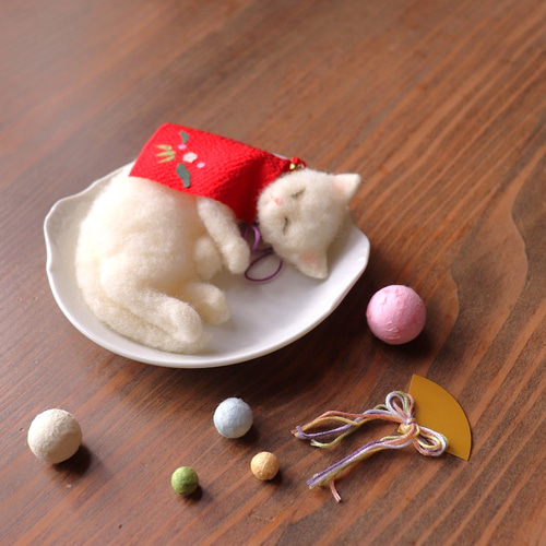 ひな猫☆白さら あられ Φ14cm 羊毛フェルト 上杉こまめ 通販 3977985