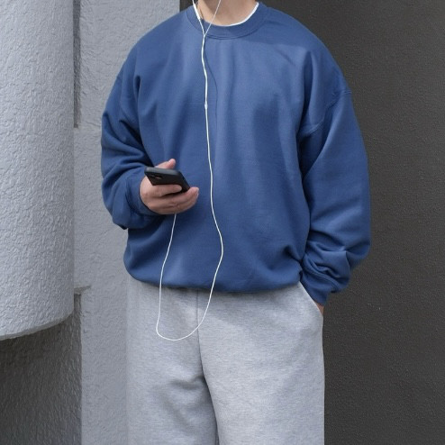 シンプル無地のオーバーシルエットプルオーバー / 手刺繍 / スモークブルー