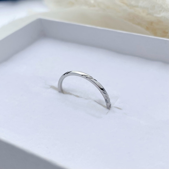 『愛を奏でるマリッジリング』ペアリング 結婚指輪 1ｍｍ 華奢 ステンレス マリッジリング セカンドリング 重ね付け 3枚目の画像