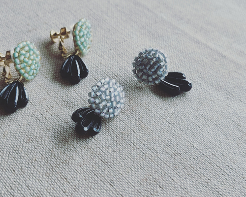 no.898 ラスト1 ハンドメイド　ピアス　イヤリング Item No.630（刺繍ピアス・イヤリング/受注制作）新色追加