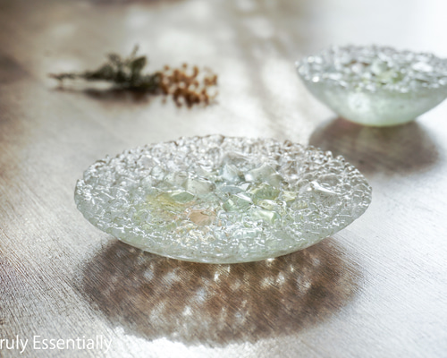 ガラスのアクセサリートレイ -「 KAKERAの光 」 ○ みどり色・12cm