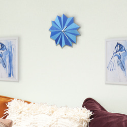 ウッドウォールクロックOrigami青ー 29cm ブルーの有機的な壁時計 8枚目の画像