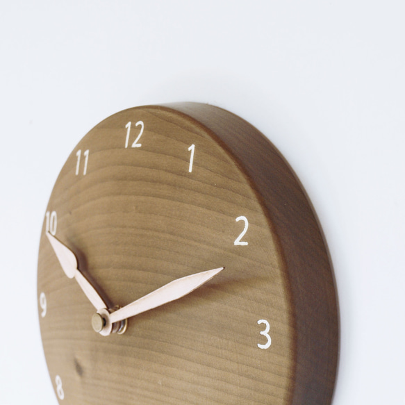 木製 掛け時計 丸型 朴（ホオ）材2 3枚目の画像