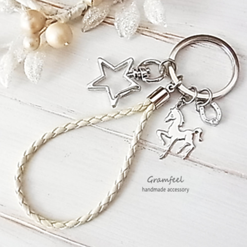 4色から選べる＊馬キーホルダー＊馬蹄チャーム付き＊干支 午年（2026年