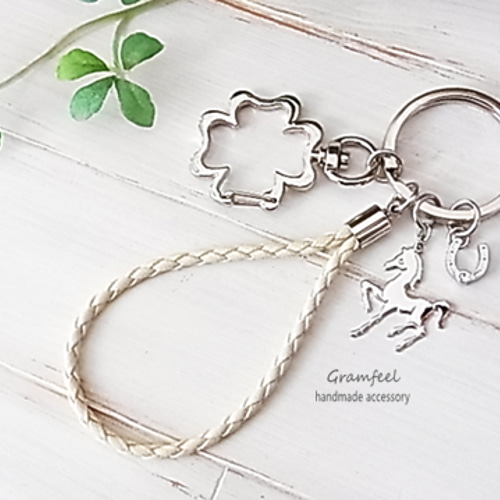 4色から選べる＊馬キーホルダー＊馬蹄チャーム付き＊干支 午年（2026年