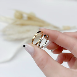 『さざ波メモリーズ＊』華奢 シンプル ペアリング  ステンレス 刻印 名入れ マリッジリング 結婚指輪 アレルギーフリ- 4枚目の画像