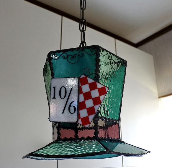 送料無料 新色 アリス マッドハッター 帽子 ステンドグラス ペンダント ライト ランプ 照明 7枚目の画像