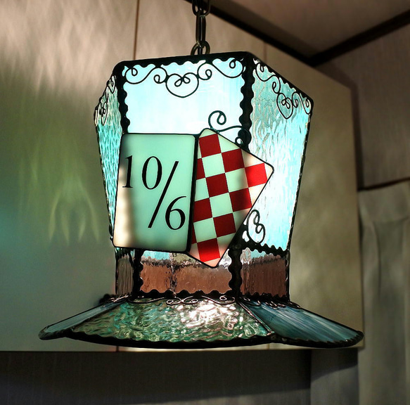 送料無料 新色 アリス マッドハッター 帽子 ステンドグラス ペンダント ライト ランプ 照明 1枚目の画像