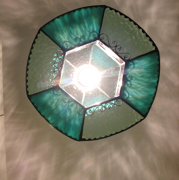 送料無料 新色 アリス マッドハッター 帽子 ステンドグラス ペンダント ライト ランプ 照明 4枚目の画像