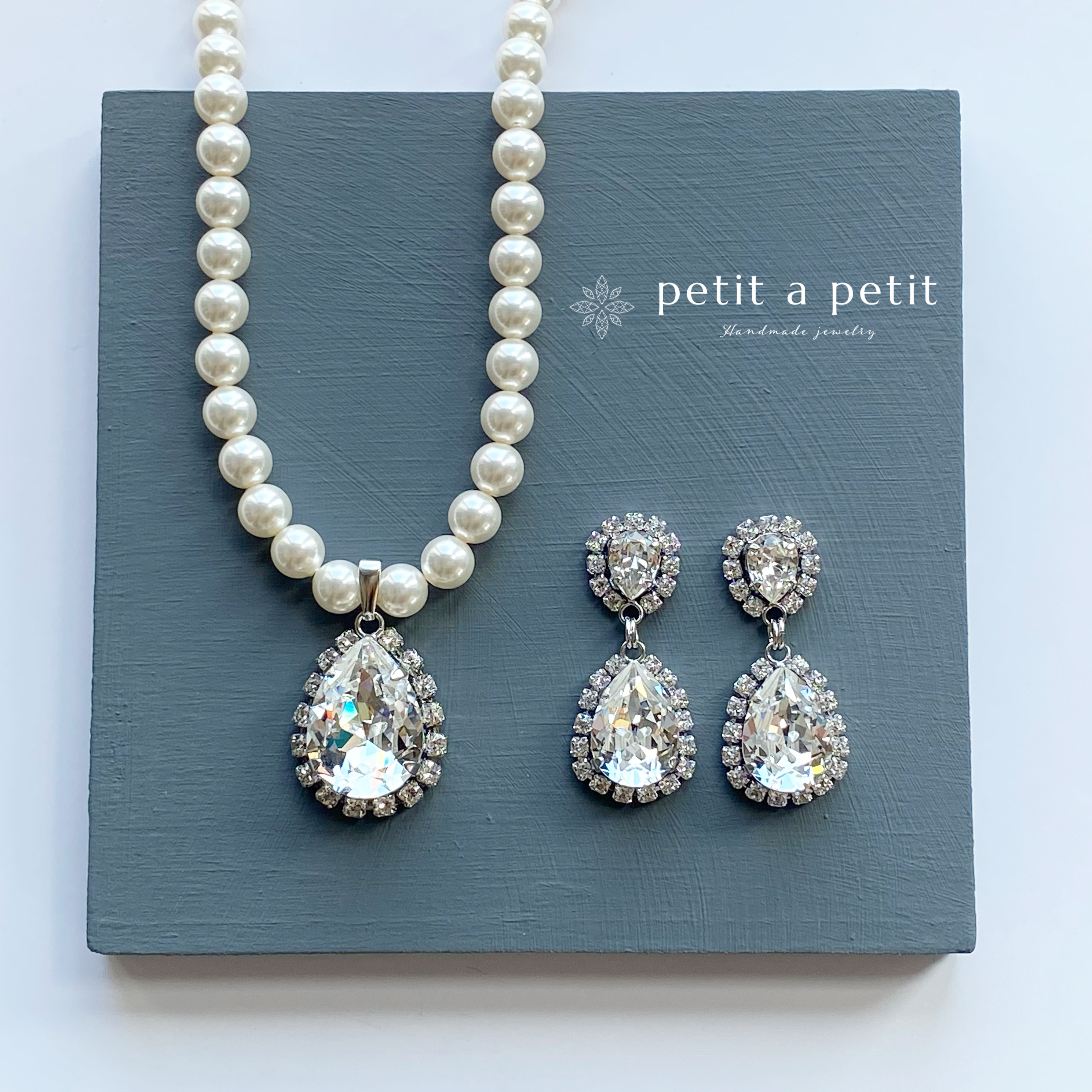 国内送料無料 総スワロフスキー® rosée ネックレス&ピアス/イヤリング ギフトボックス付