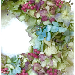 【受注制作】紫陽花とペーパーベリー&ブルーファンタジアのリース《母の日ギフトフラワー》 5枚目の画像