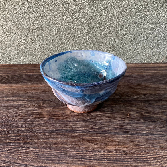 藁灰釉とコバルトの割高台茶碗 1枚目の画像