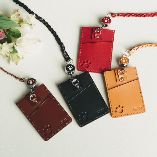 特集掲載》【名入れ】【革にゃんこ】猫パスケース＆チャーム＆リール