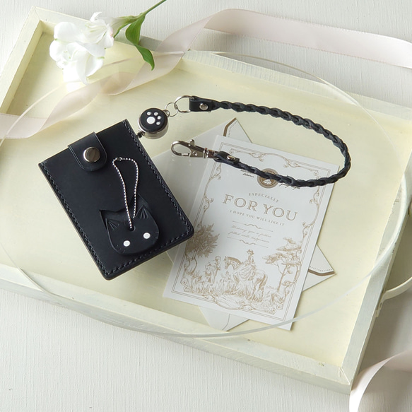 《特集掲載》【名入れ】【革にゃんこ】猫パスケース＆チャーム＆リールキーホルダー付き【4色カラー選択】※袋ラッピング無料 12枚目の画像