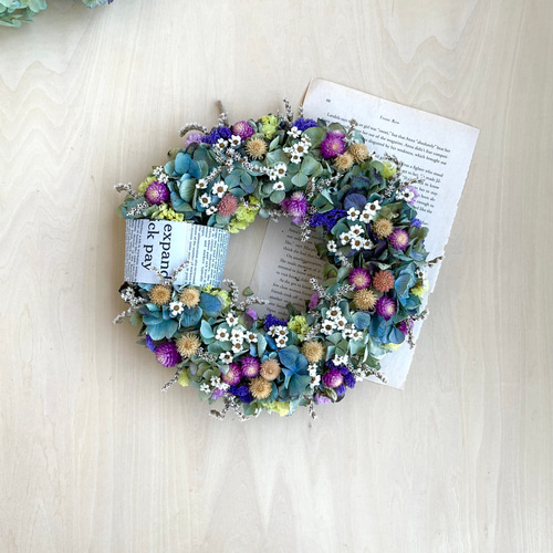 紫陽花と瑠璃玉ちゃんと花々のリース 夏のお花瑠璃玉アザミと紫陽花の涼しげなハーフリース。ドライ