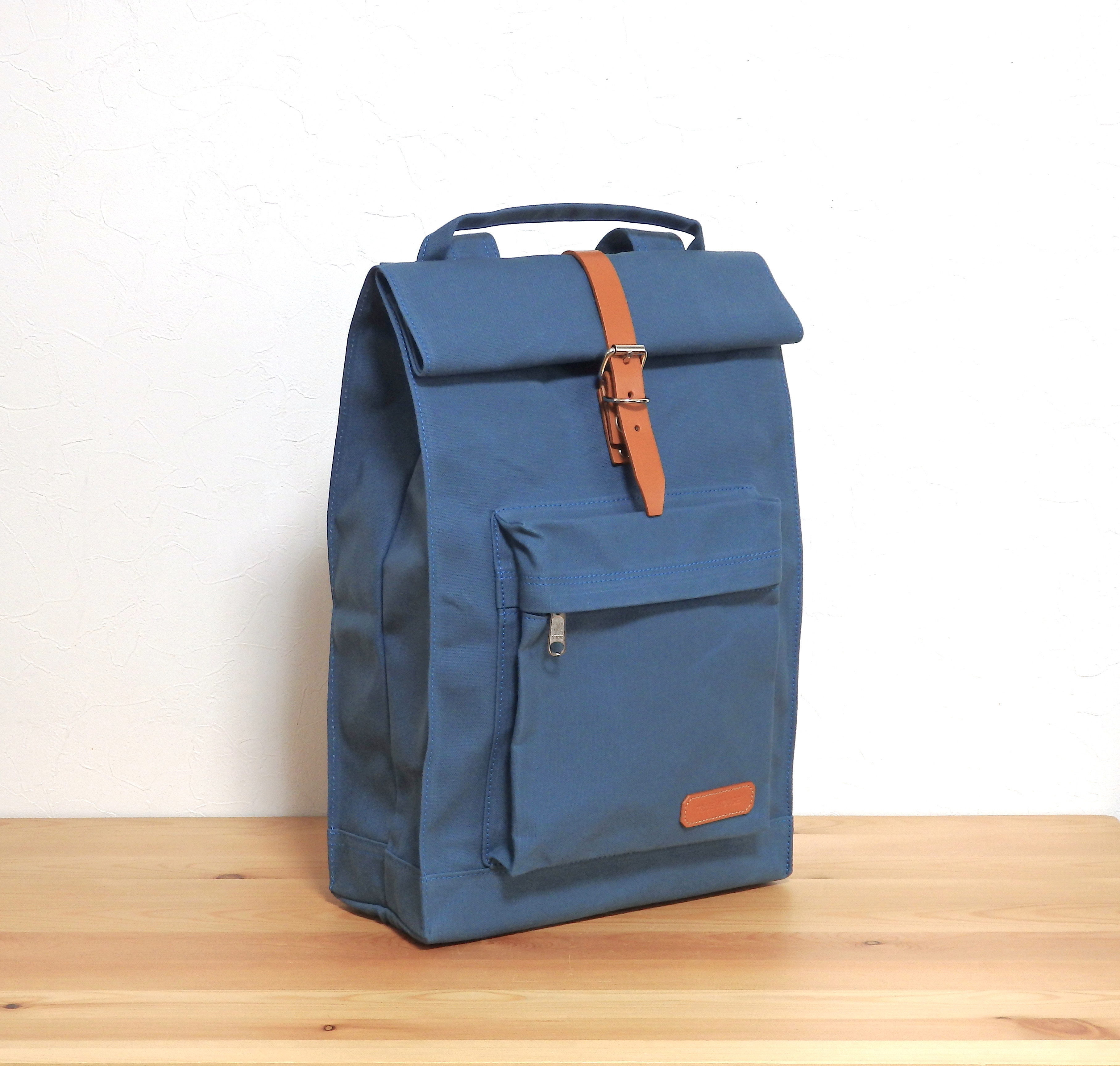 【受注制作】Mサイズ パラフィン加工 10号帆布のリュックサック 青にび