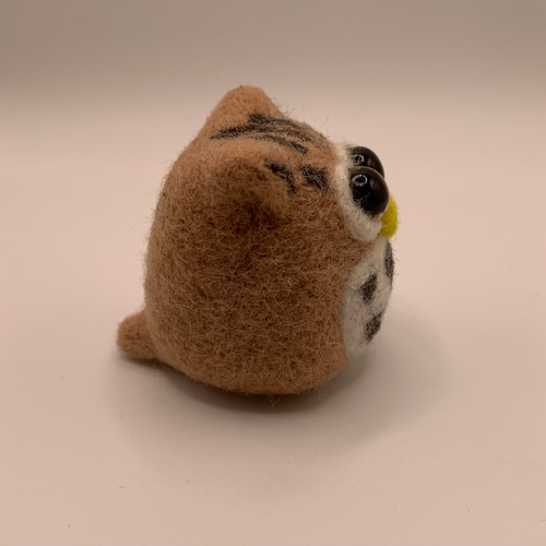 茶色いブラウン しぇふ染め×かけるり 土身フクロウ ✨まんまるフクロウ✨ 羊毛フェルト daizu 通販 4099687｜Creema
