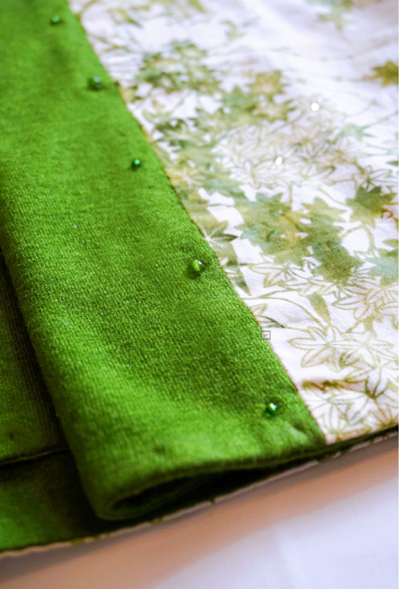 スカーフNo. 124 *灑金*設計師純手作溫暖綠色毛料古典楓葉swarovski水鑽圍巾 披肩 第9張的照片