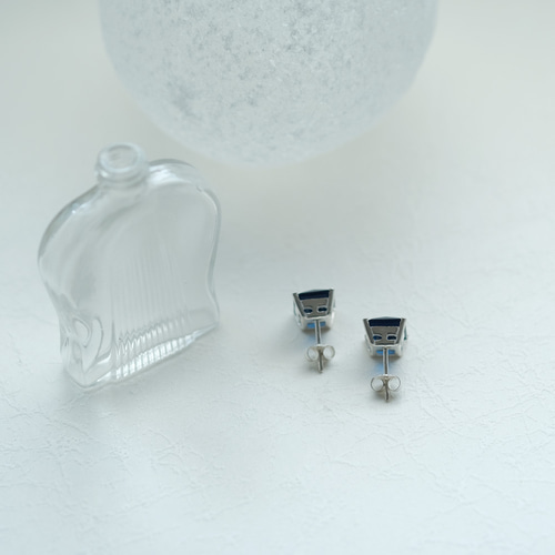 925 銀方形藍寶石穿孔耳環釘狀耳環Cloudjewelry 的作品4127863