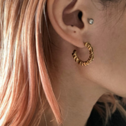 フリルとパールキャッチのフープピアス【frill hoop pierce(gd)】 9枚目の画像