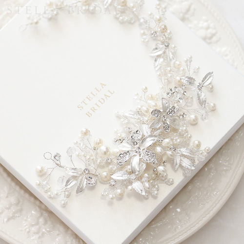 STELLA BRIDAL スワロフスキーチャーム　ベルベットリボンヘッドドレス 受注生産品】スワロフスキークリスタルチャームのビッグ