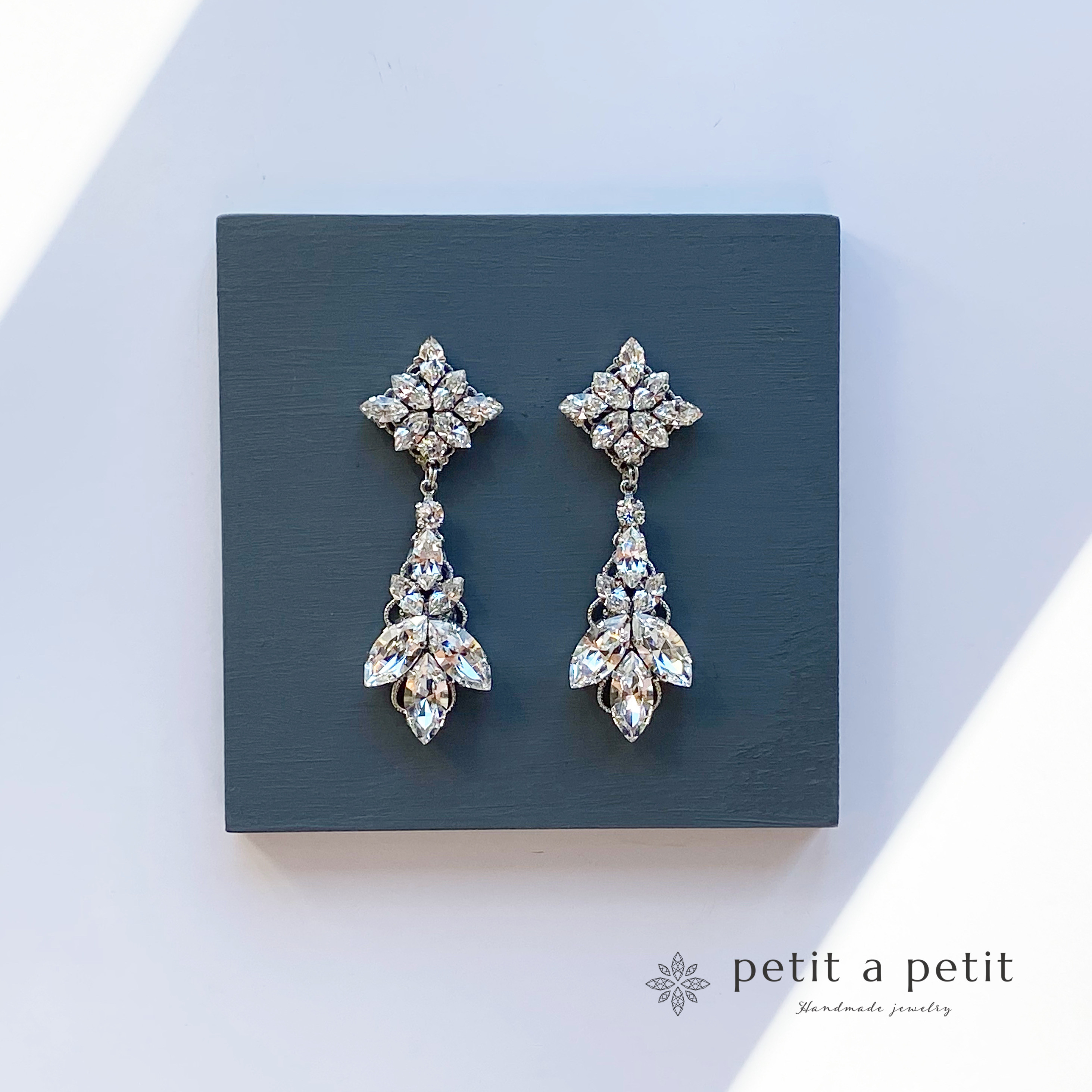 Many Thanks✴︎国内送料無料 総スワロフスキー®︎ Botanique ピアスorイヤリング ギフトボックス付