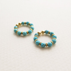 Magnesite turquoise and metal beads, tiny hoop earrings, 夾式 第2張的照片