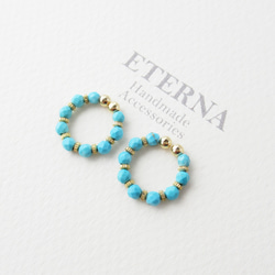 Magnesite turquoise and metal beads, tiny hoop earrings, 夾式 第1張的照片