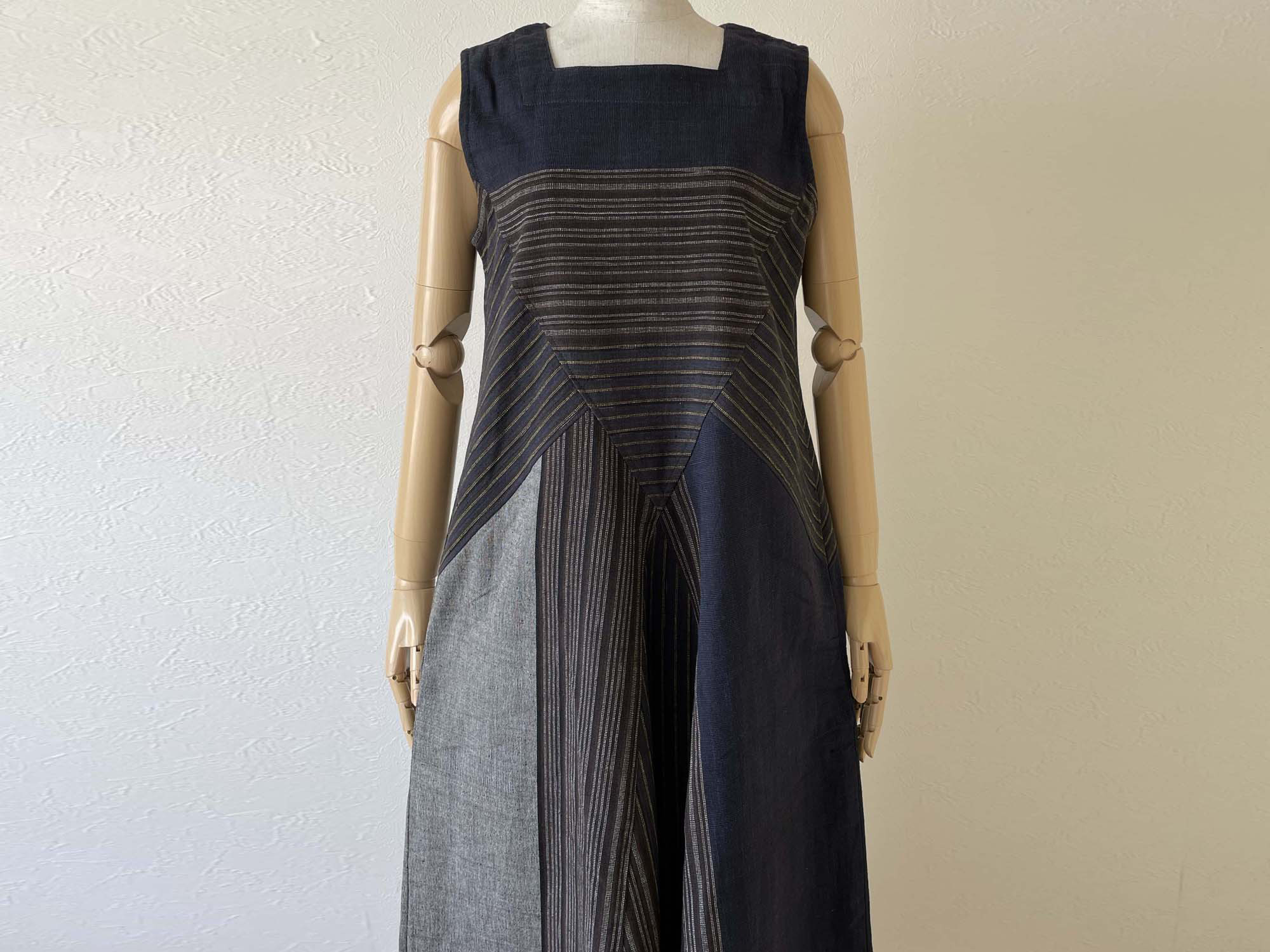 手織り綿で仕立てたクロス切り替えフレアワンピース コットン100% 紺系