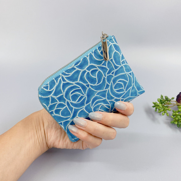 薄マチで使いやすい ハーフ財布 エナメルローズ オーシャンブルー 日本製 コンパクト財布《Squeeze スクイーズ》 3枚目の画像