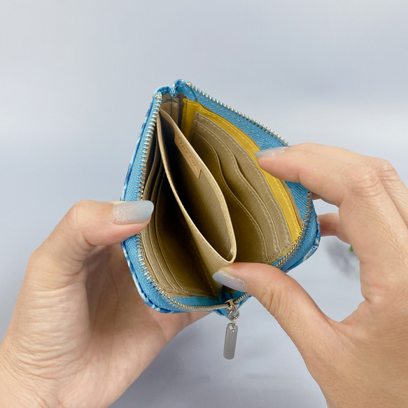 薄マチで使いやすい ハーフ財布 エナメルローズ オーシャンブルー 日本製 コンパクト財布《Squeeze スクイーズ》 4枚目の画像