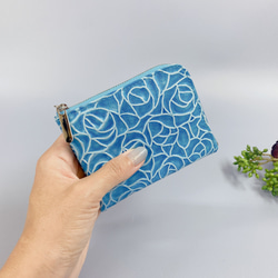 薄マチで使いやすい ハーフ財布 エナメルローズ オーシャンブルー 日本製 コンパクト財布《Squeeze スクイーズ》 1枚目の画像